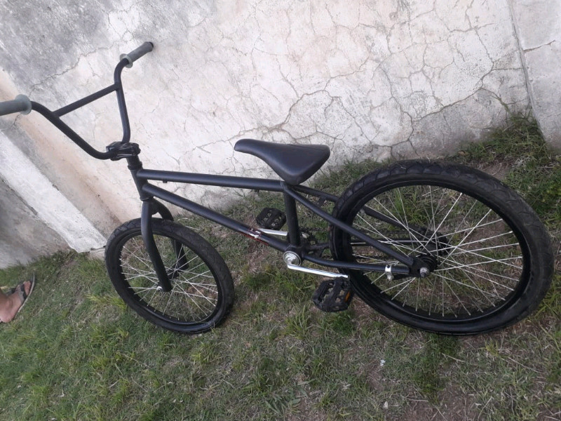 Bicicleta bmx negra