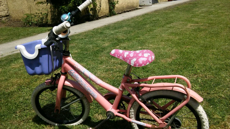 Bicicleta niña con canasto