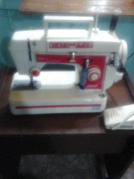 MAQUINA DE COSER GODECO