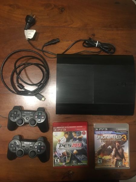 Play Station 3 de 500GB + 2 joysticks + 3 juegos + cables