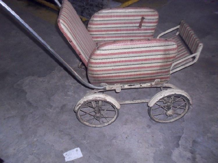 antiguo cochecito de paseo para bebe