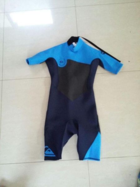 traje sprin 2mm Quiksilver Syncro NUEVO sin uso! traido de