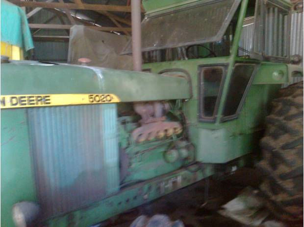 vendo John Deere  con motor 163 hp