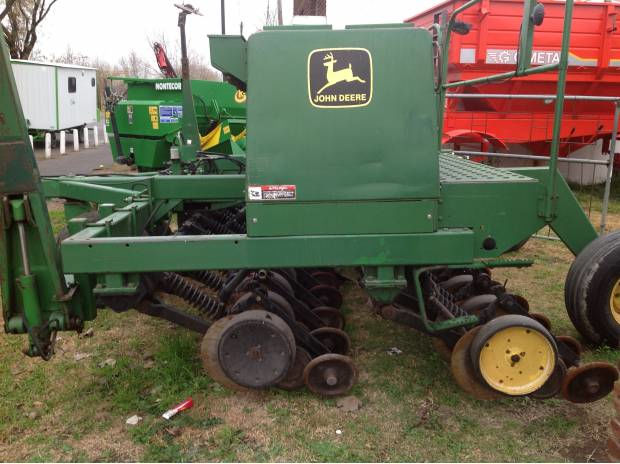 vendo sembradora Jhon Deere