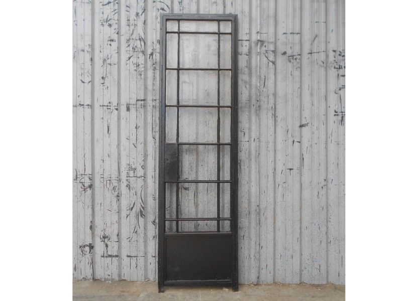 Antigua puerta tipo mampara de hierro con marco (75x255cm)