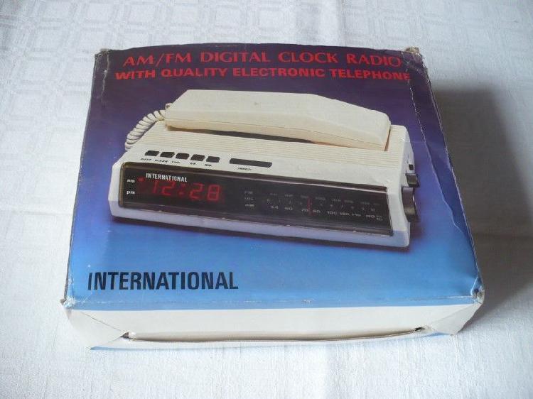 Antiguo radio reloj despertador c/ teléfono International