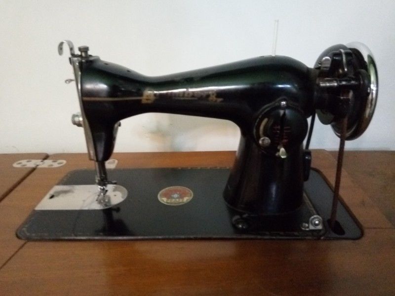 Maquina de coser a pedal