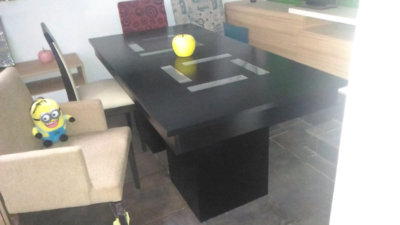 Mesa extensible grande laqueada nueva