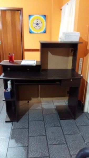 Mostrador/escritorio de madera