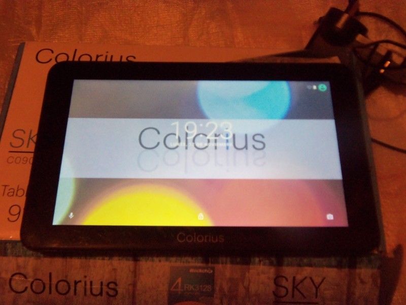Tablet 9" Colorius, en caja, completa, sin uso