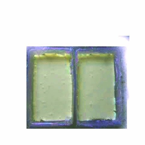 UNA fuente pirex de 27 cm rectangular