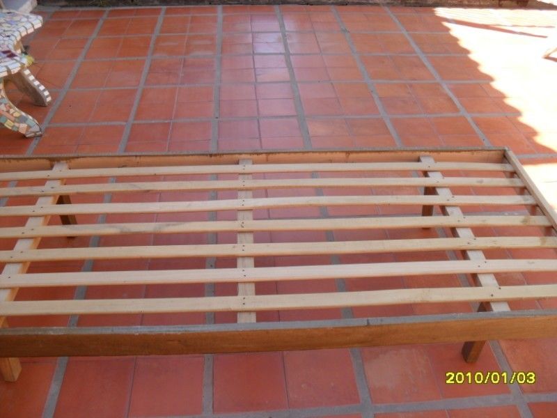 cama de madera, de las fuertes