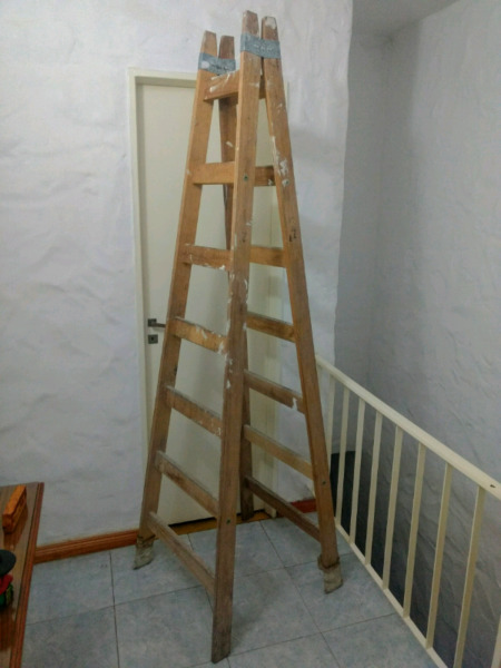 Escalera de pintor 2,10m Doble Hoja