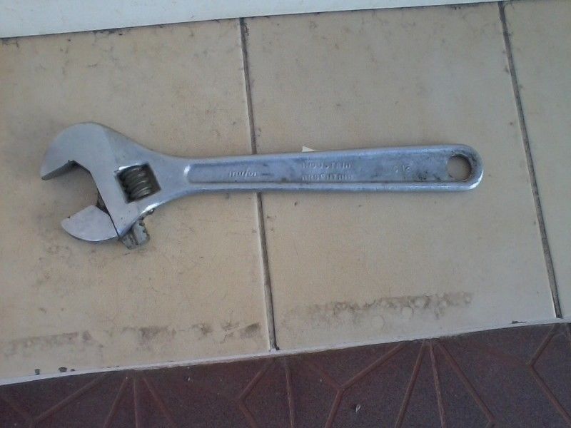 LLAVE FRANCESA 12"