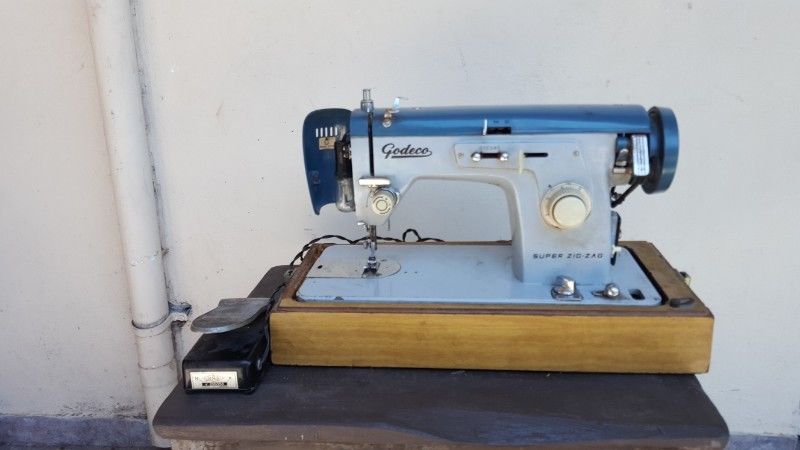 Maquina de coser electrica GODECO