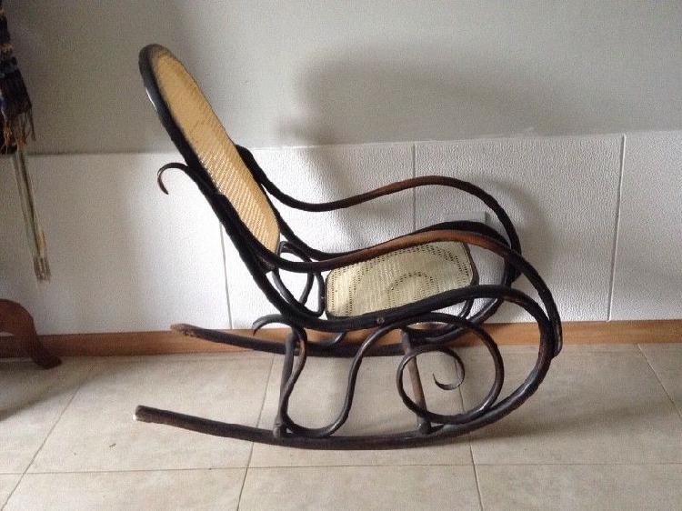 Mecedora antigua thonet