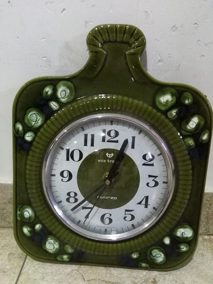 Reloj De Pared A Pila Ceramica Verde Usado Funcionando