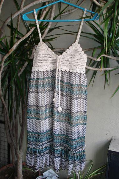 VESTIDO SOLERO MARCA OSSIRA EN GASA CON ARABESCOS - MUY