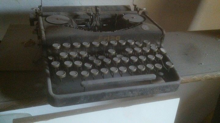 maquina de escribir antigua para decoracion ERICA