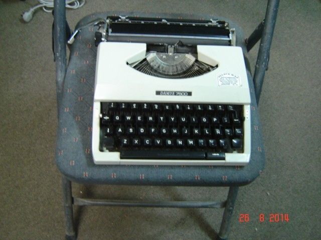 maquina de escribir damye 