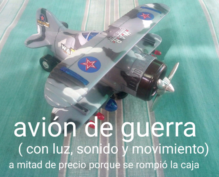 Avion de juguete con Luz, sonido y movimiento.