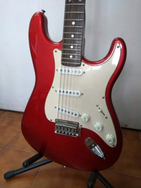 Guitarra Fender Squier Standard series