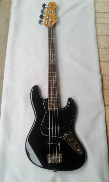 ¡¡ Tremendo !! Bajo Sx Jazz Bass Vtg Series Con Mic.