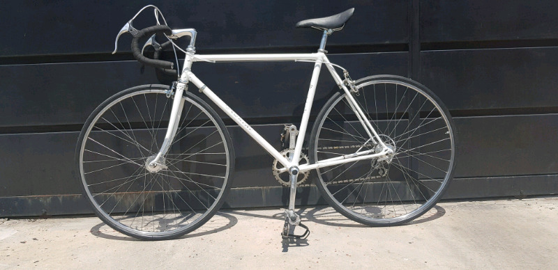 bicicleta de carrera ruta toda a nueva llanta