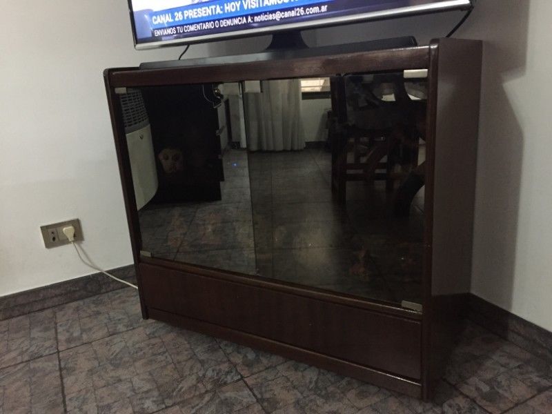 vendo mesa de tv de excelente calidad, para tv