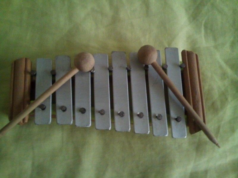 xilofón de madera y metal