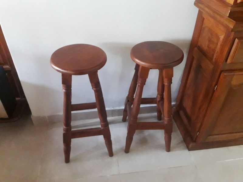 BANQUETAS NUEVAS DE ALGARROBO