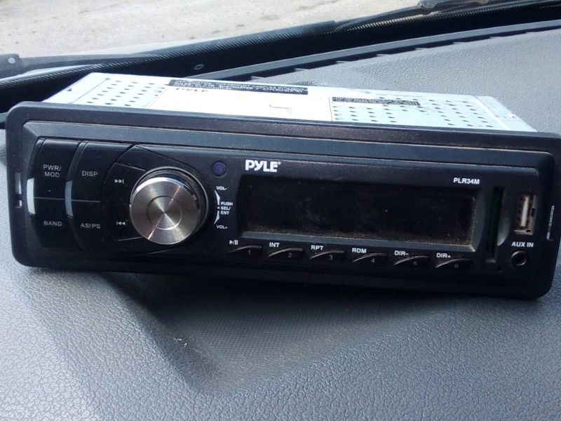 Stereo Pyle sin CD lee USB, AUX, TARJETA MEMORIA SD Y RADIO