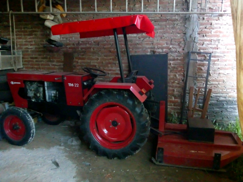 Tractor con cortadora de pasto Hidraulica
