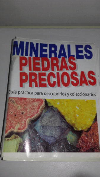Colección de minerales y piedras preciosas con guía