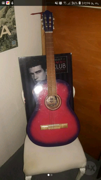 Guitarra Rosada buen estado