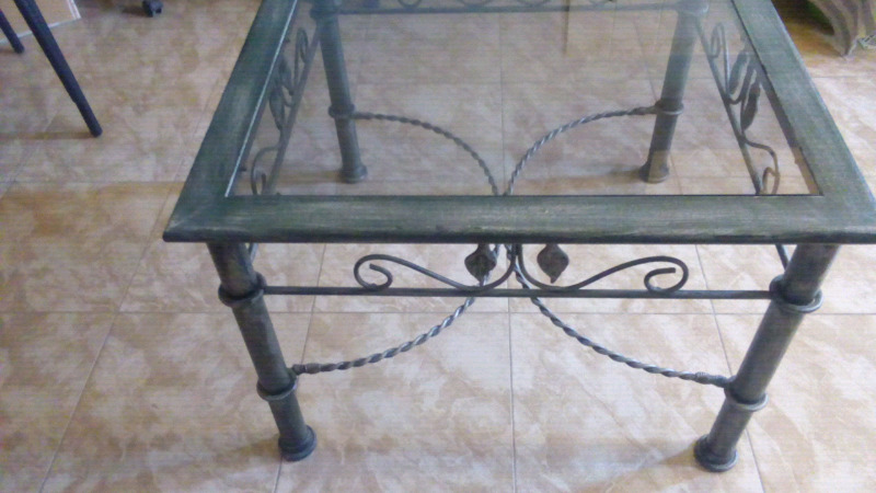 Mesa ratona de vidrio