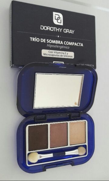 Trio de sombras y brillo labial