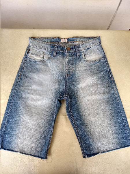 VENDO BERMUDA JEANS "LEVIS"- TALLE: