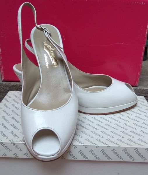 Vendo hermosos zapatos blancos