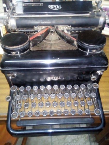 Vendo máquina de escribir impecable