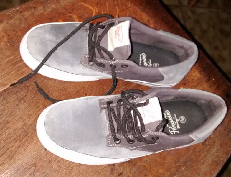 ZAPATILLAS PENGUIN COLOR GRIS N°39 - SIN USO !!!