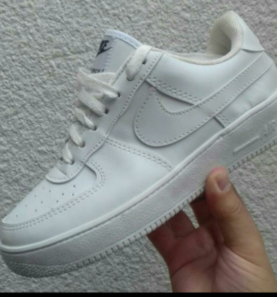 Zapatillas nike air force talle  nuevas a estrenar