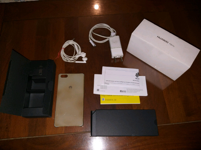 caja del Huawei p8 lite con sus accesorios