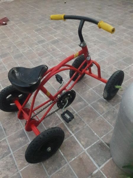 Cuatriciclo A Pedal Infantil