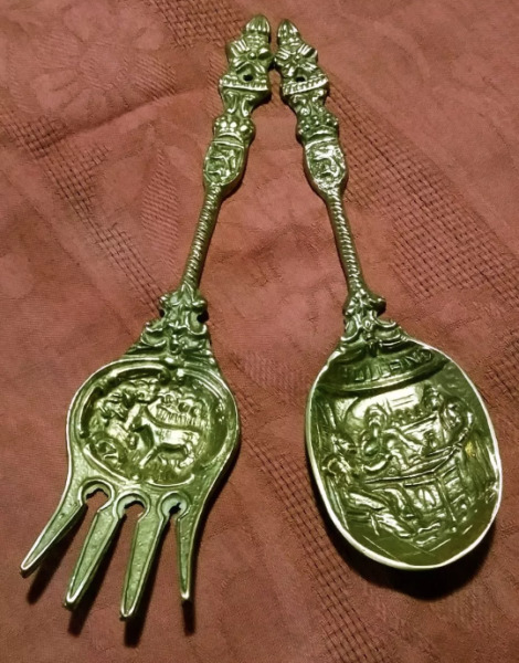 Cucharon y tenedor de bronce para colgar