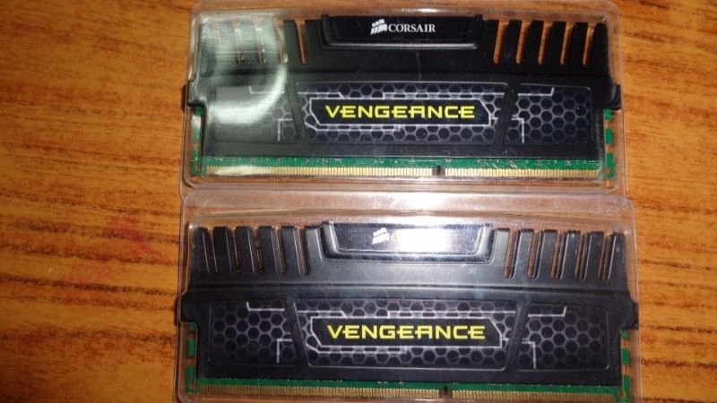 MEMORIAS 4GB CORSAIR NUEVAS