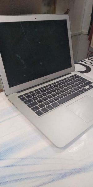 Macbook Air 13 I5 4gb 128 Ssd . okey