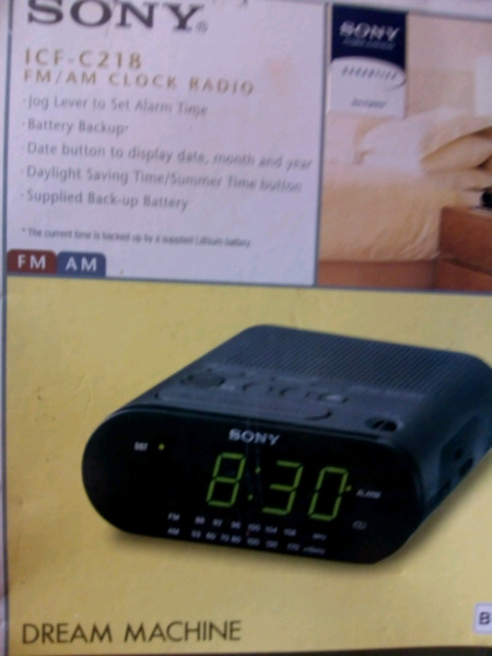 Radio reloj despertador icf c218