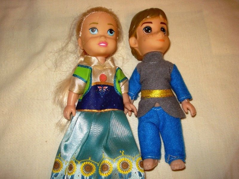 muñecos de plastico principe y princesa
