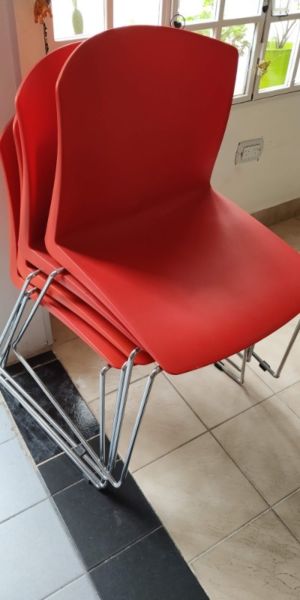 vendo 7 sillas Luanda base rojo Trineo Cromado